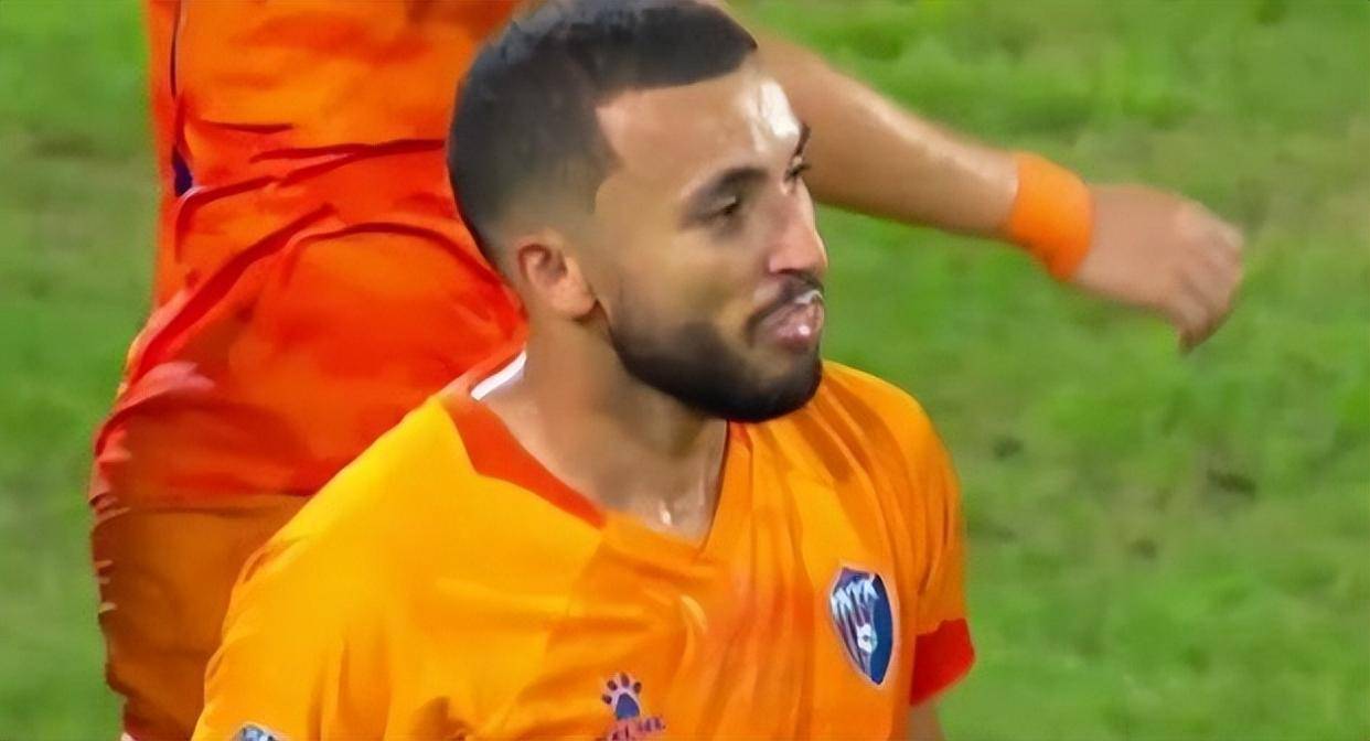 包含国际比赛日欧联传出新动向，武汉三镇单刀错失，管理层表态——球迷炸锅，高层口径保持一致的词条